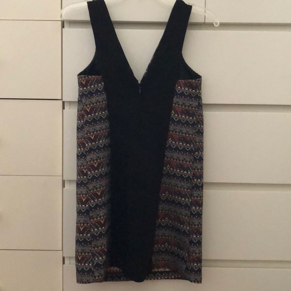 Bcbgeneration Jacquard Style Pattern V-Neck Dress… - image 3